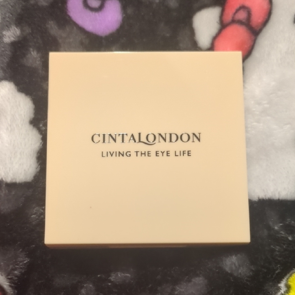 Cinta London Eye Shadow Palette